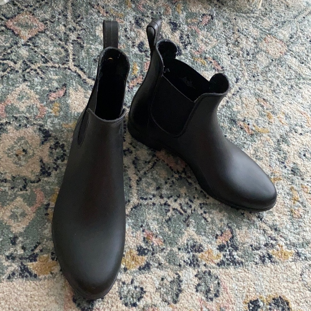 Black Chelsea boots